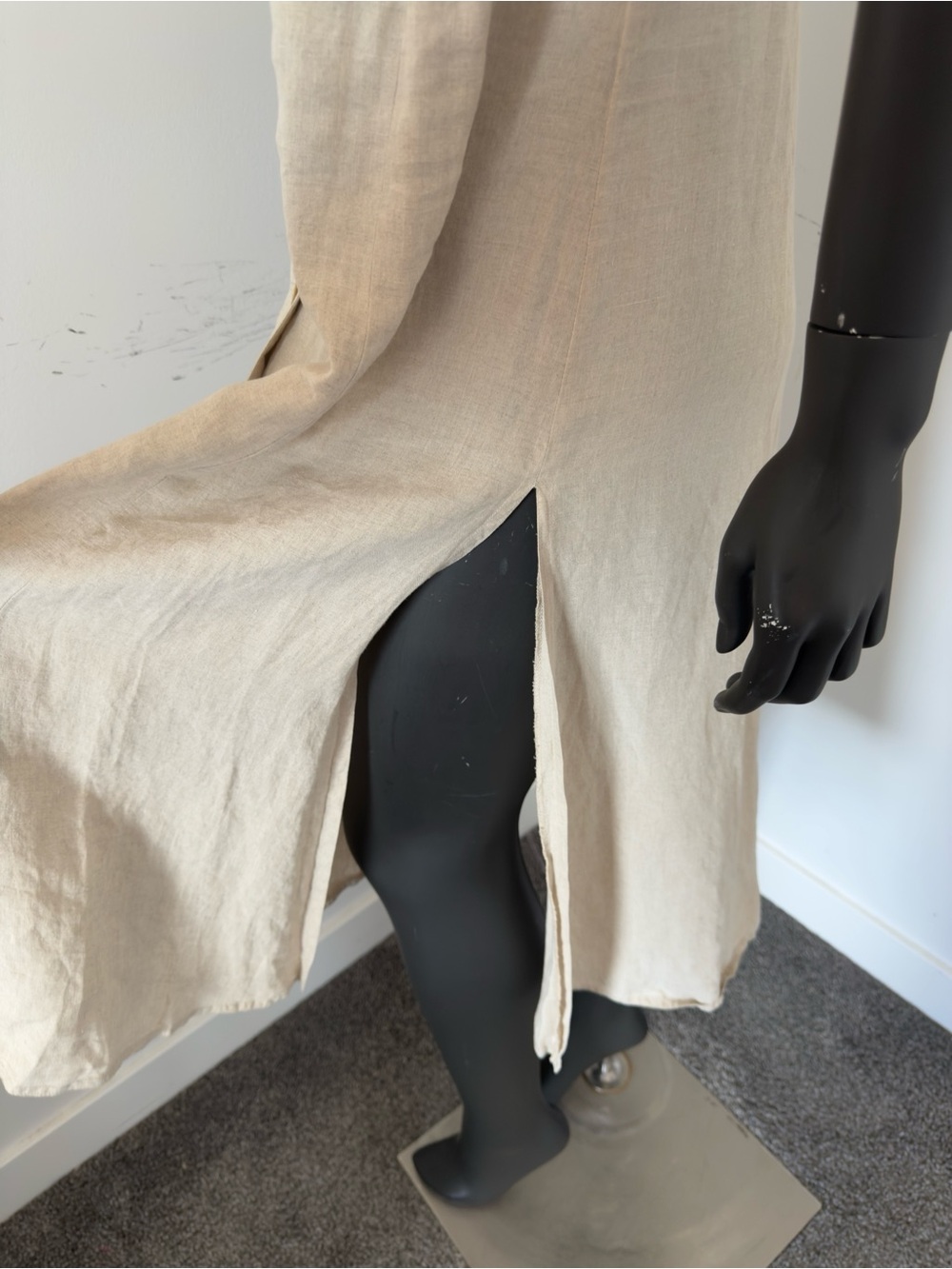232. MaxMara Linen Sleeveless Button-Front Midi Dress in Beige - Picture 6 of 9